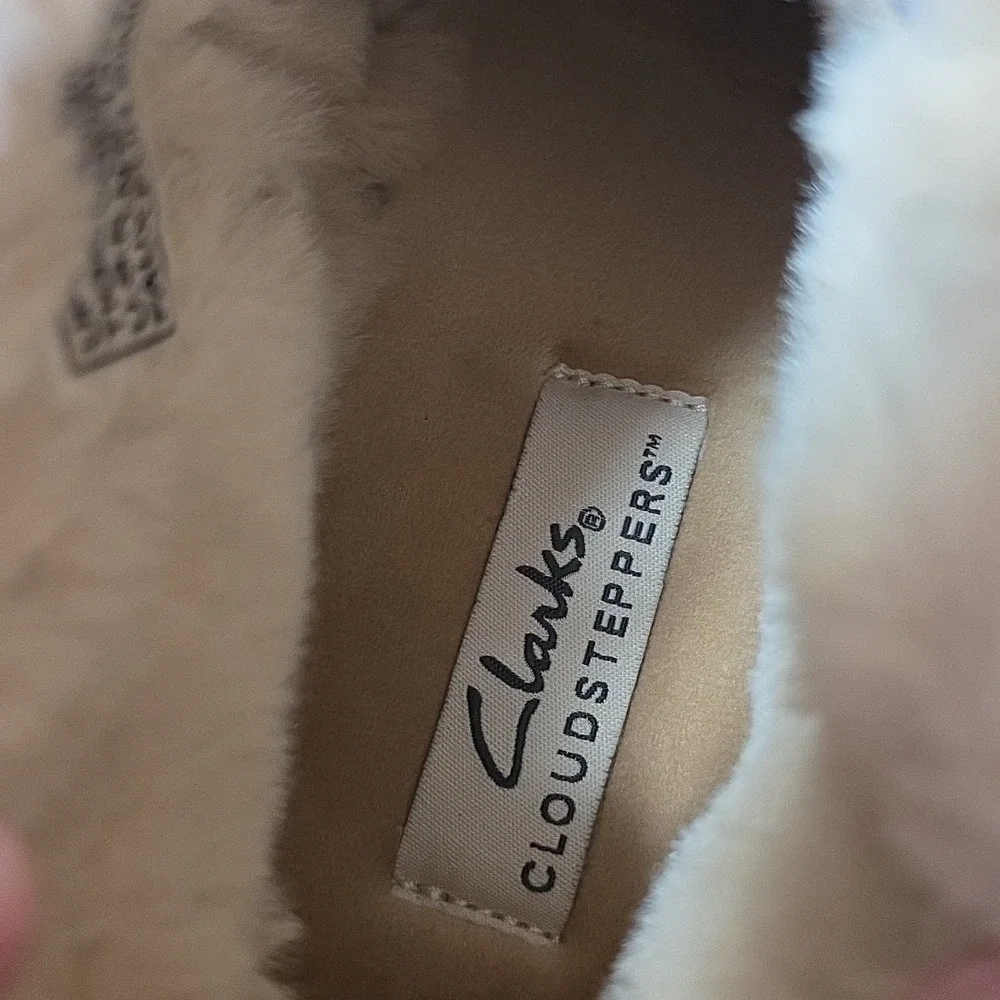 Clarks Booties 11W Tan Breeze Faux Fur Ankle Boots Slip On Shoes Cloudstepper